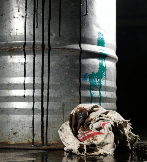 沾染机油、油漆的废桶、抹布，算不算危废？